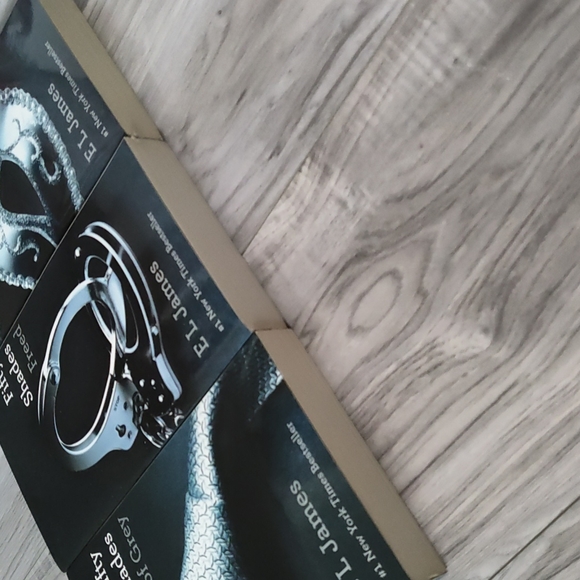 💫 3/$20!💫 Book set - Fifty Shades Trilogy in Box - Picture 3 of 7